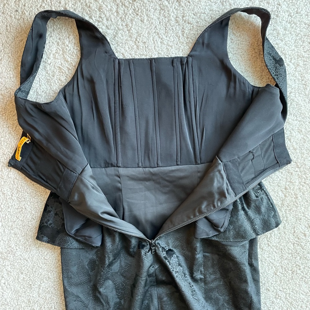 Alice + Olivia Black Velvet Corset Peplum Bodycon Sleeveless Midi Dress Size 4 - Picture 13 of 17